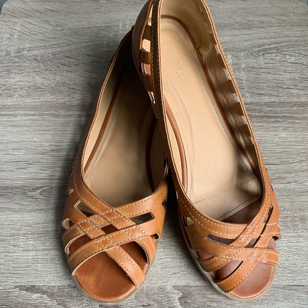 Open toe flats